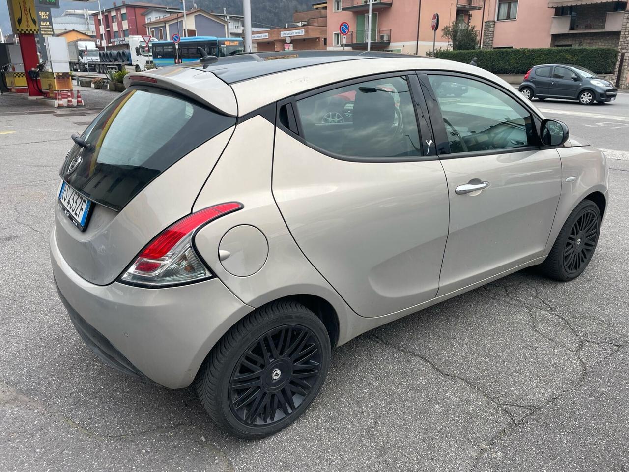 Lancia Ypsilon 1.3 MJT 16V 95 CV 5 porte S&S Gold