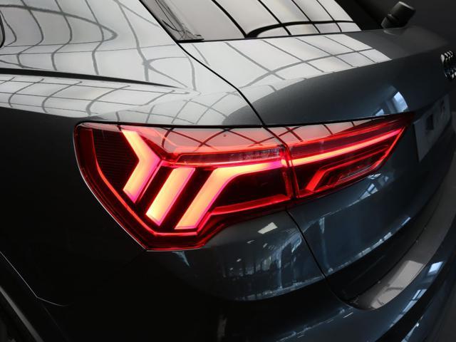 AUDI Q3 35 TDI S tronic Identity Black