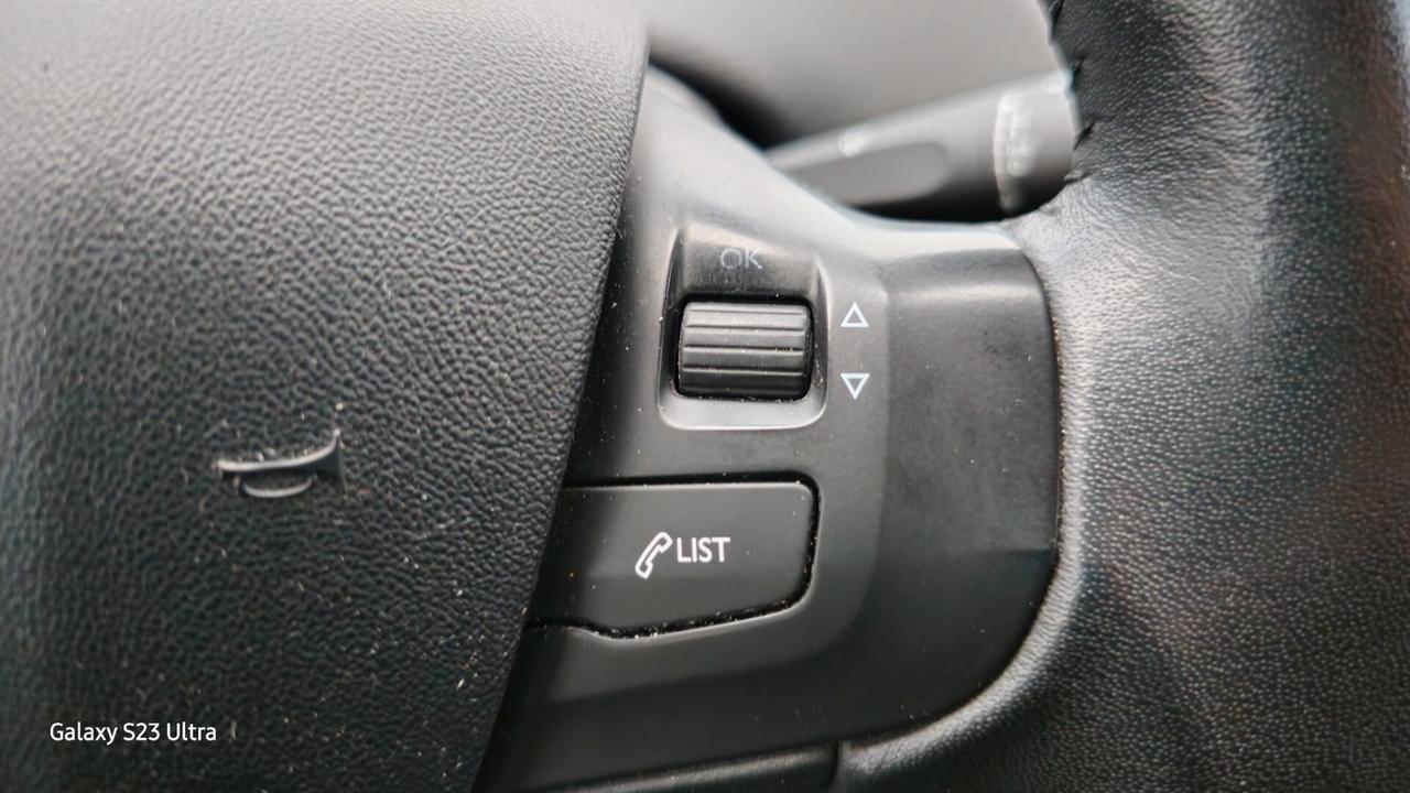 Suv PEUGEOT 2008 EURO 6B OK NEOPATENTATI GARANZIA 12 MESI