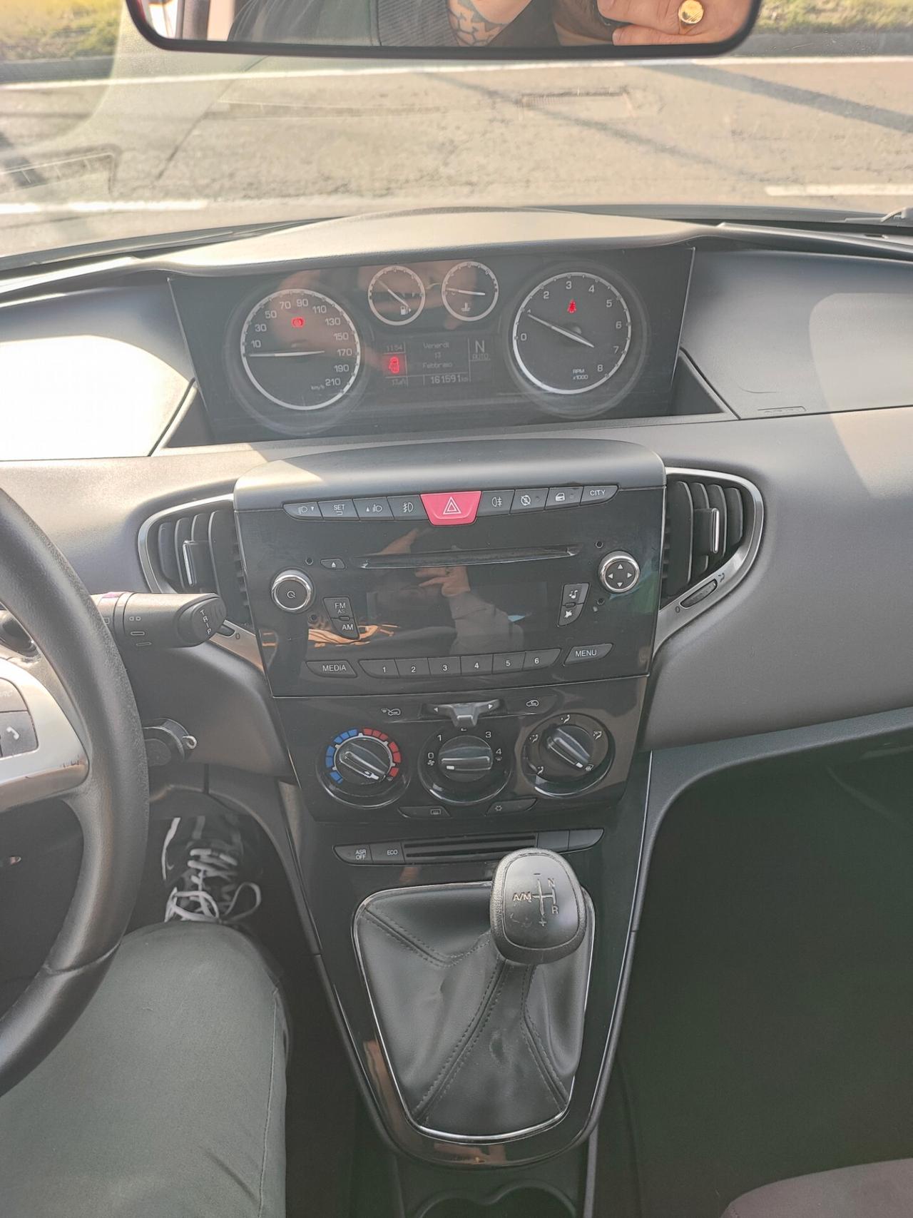 Lancia Ypsilon 0.9 TwinAir 85 CV 5 porte S&S Gold