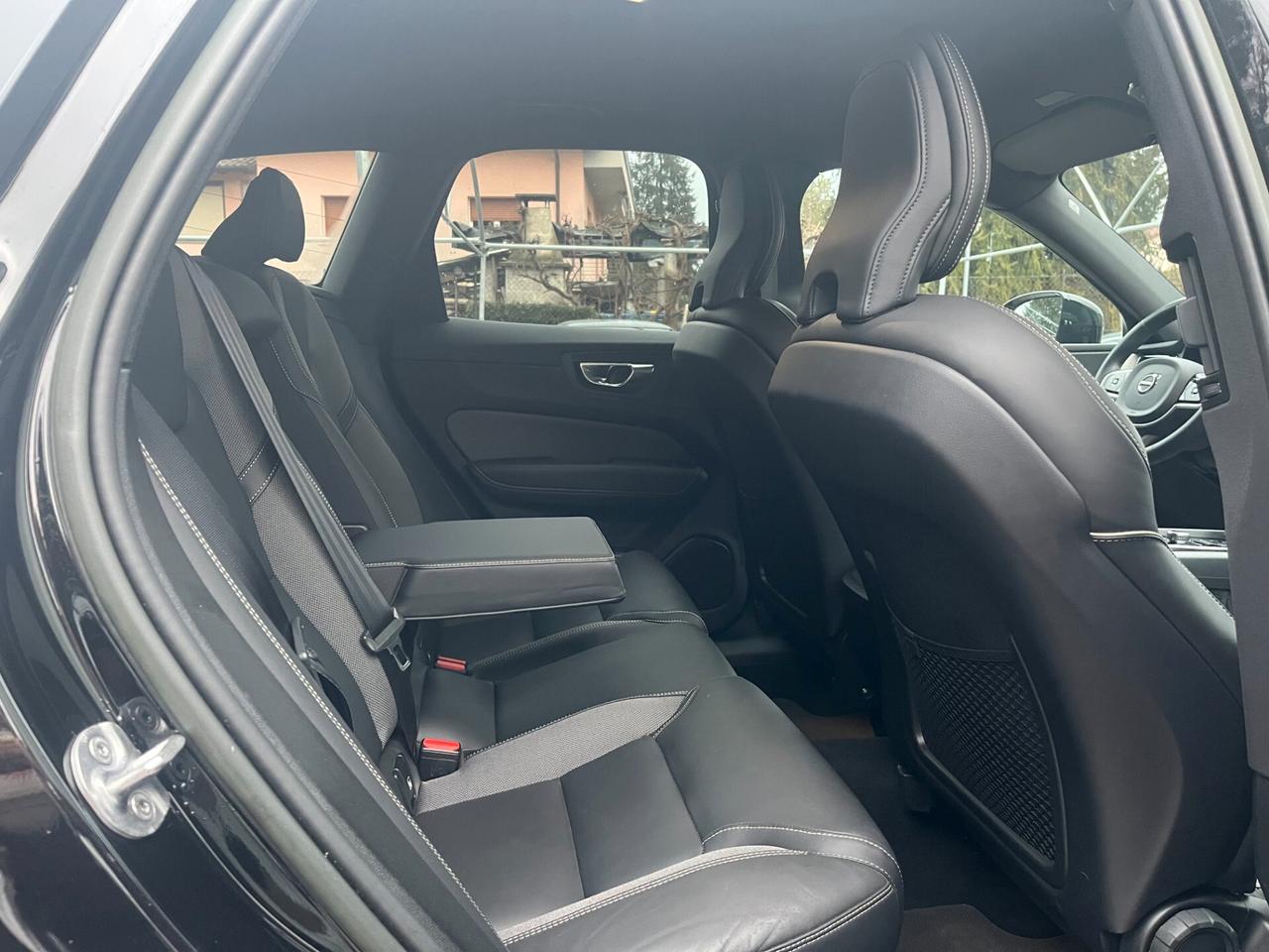 Volvo XC 60 XC60 B4 (d) automatico MOMENTUM PRO