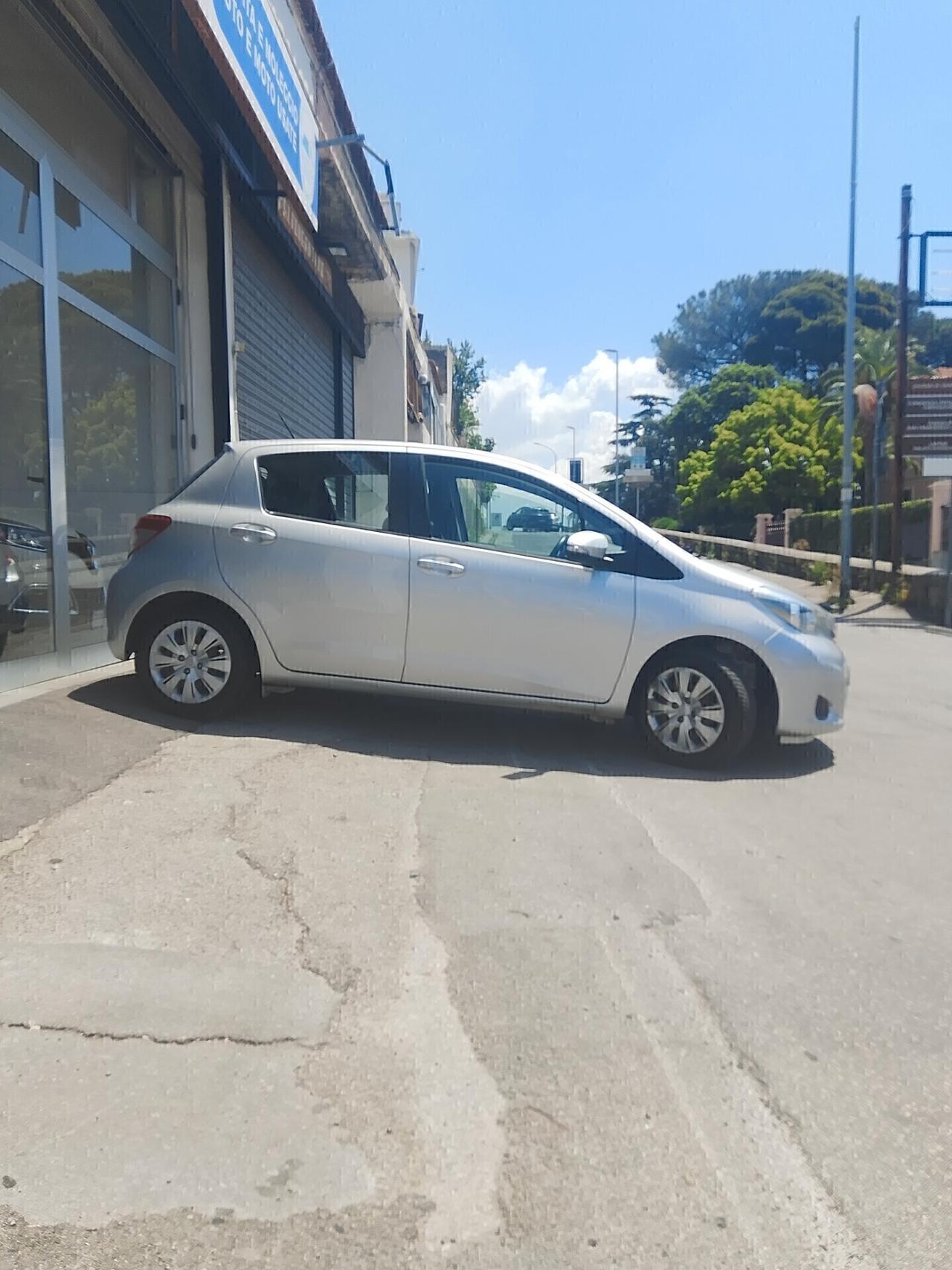 Toyota Yaris 1.0 5 porte Active