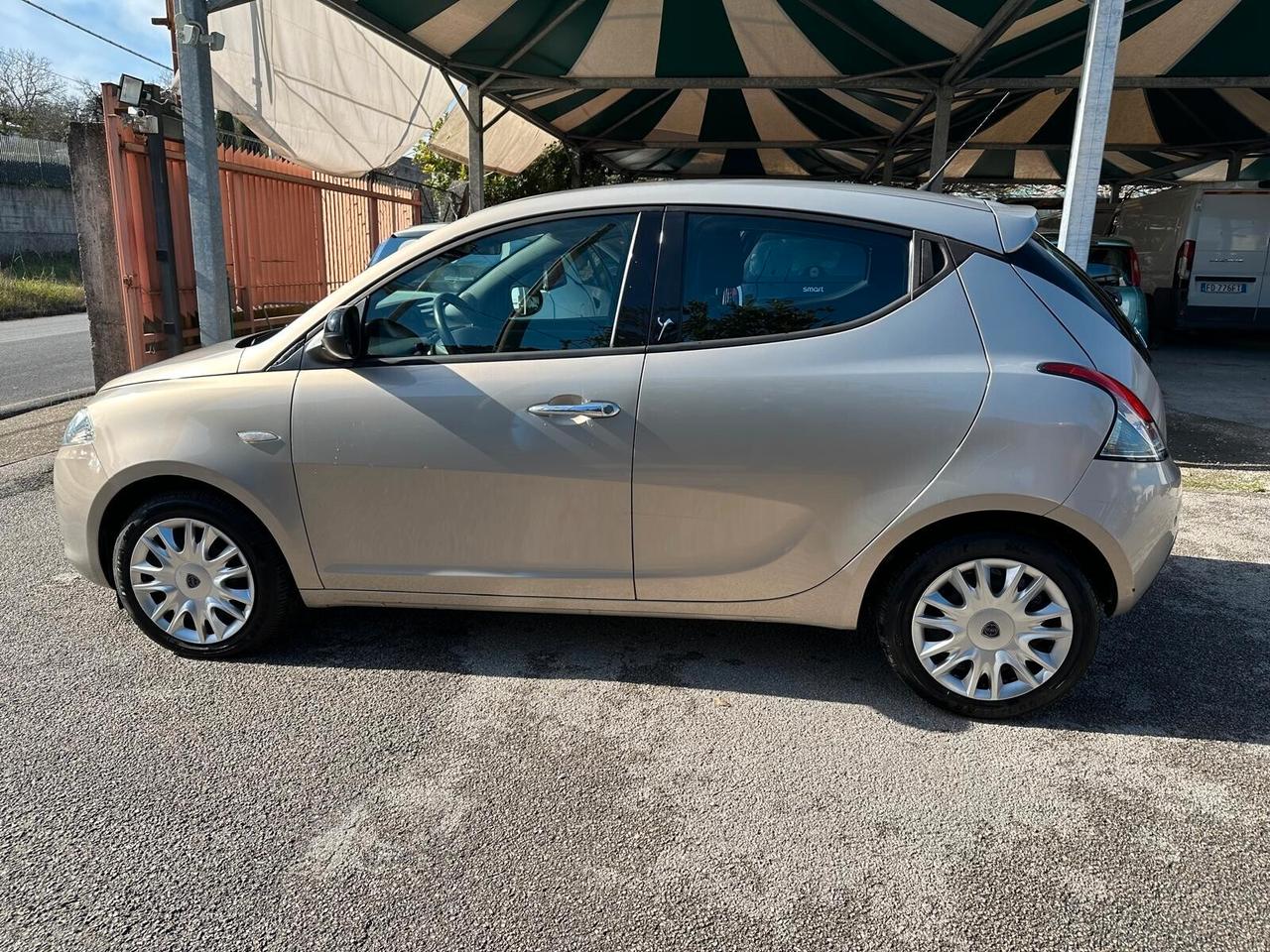 Lancia Ypsilon 1.2 69 CV 5 porte Gold