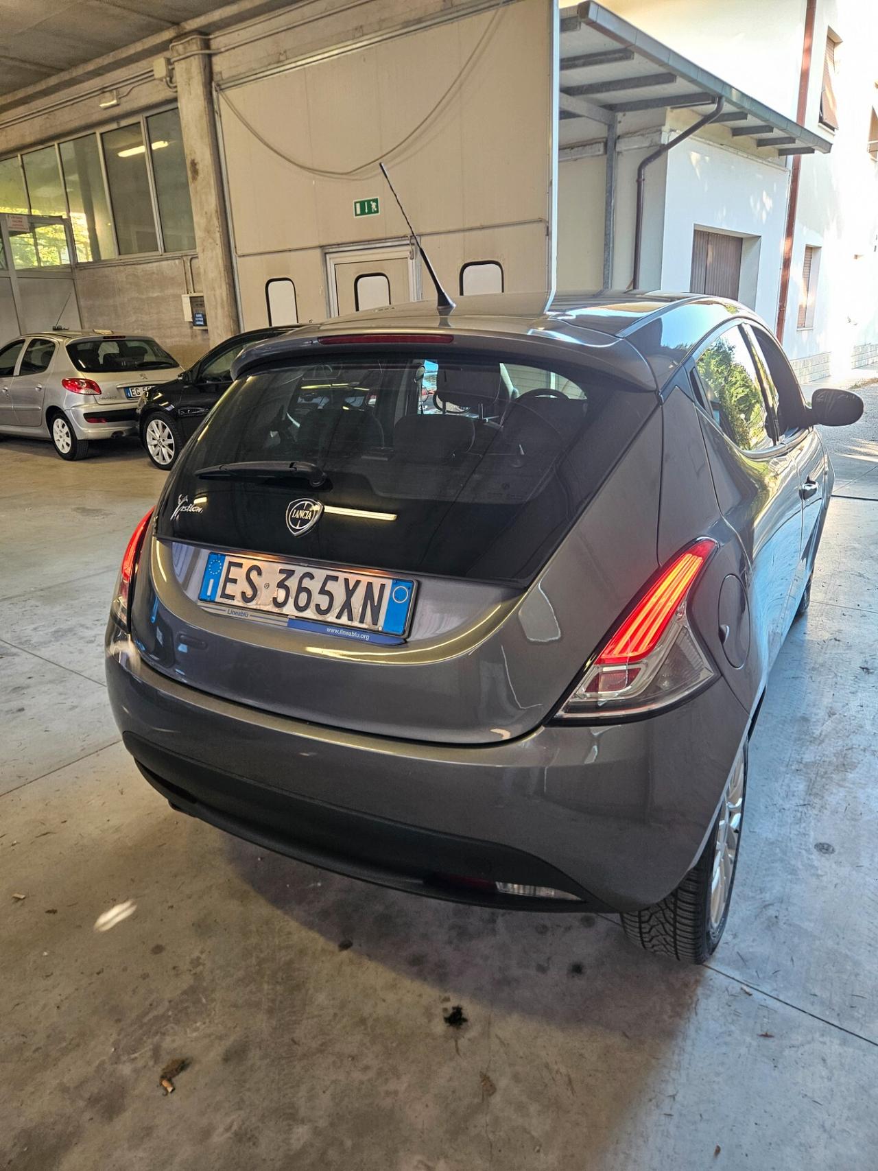 Lancia Ypsilon 1.2 69 CV 5 porte S&S Platinum