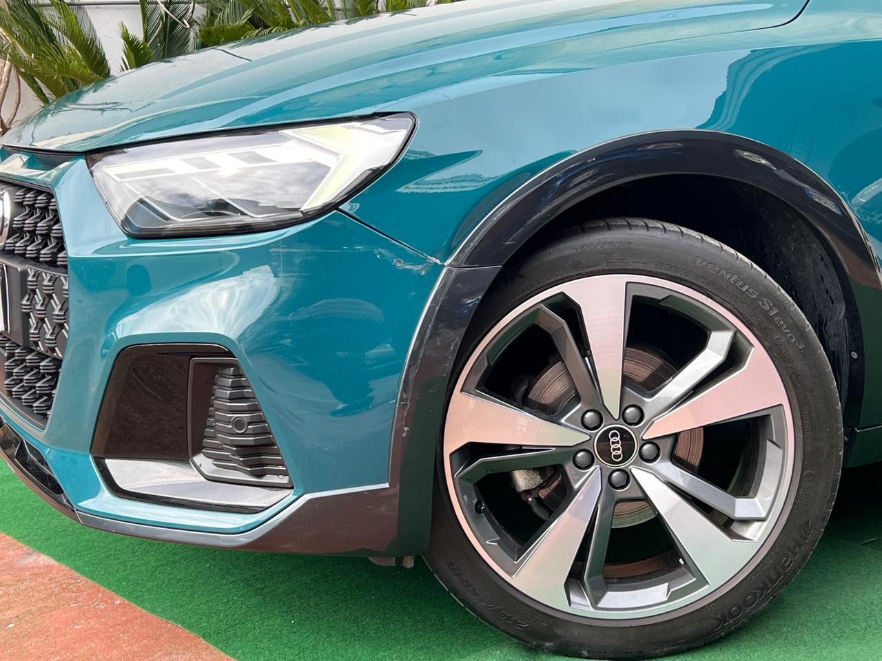 Audi A1 citycarver 30 TFSI S tronic Identity Contrast