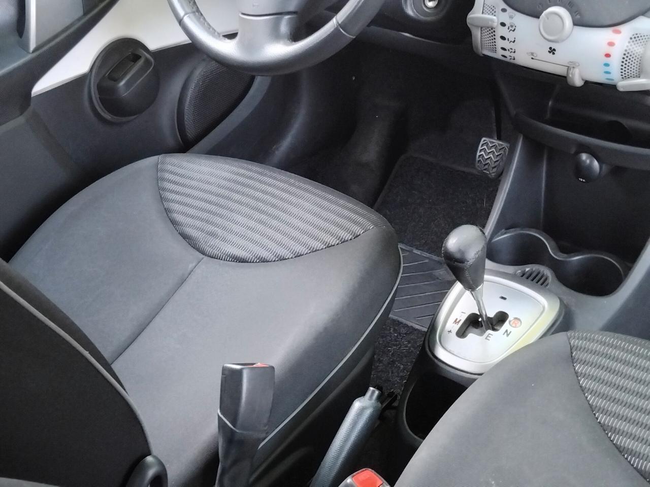 Peugeot 107 1.0 68CV 5p. Active CAMBIO AUTOMATICO X NEO PATENTATI A 2.999 EU