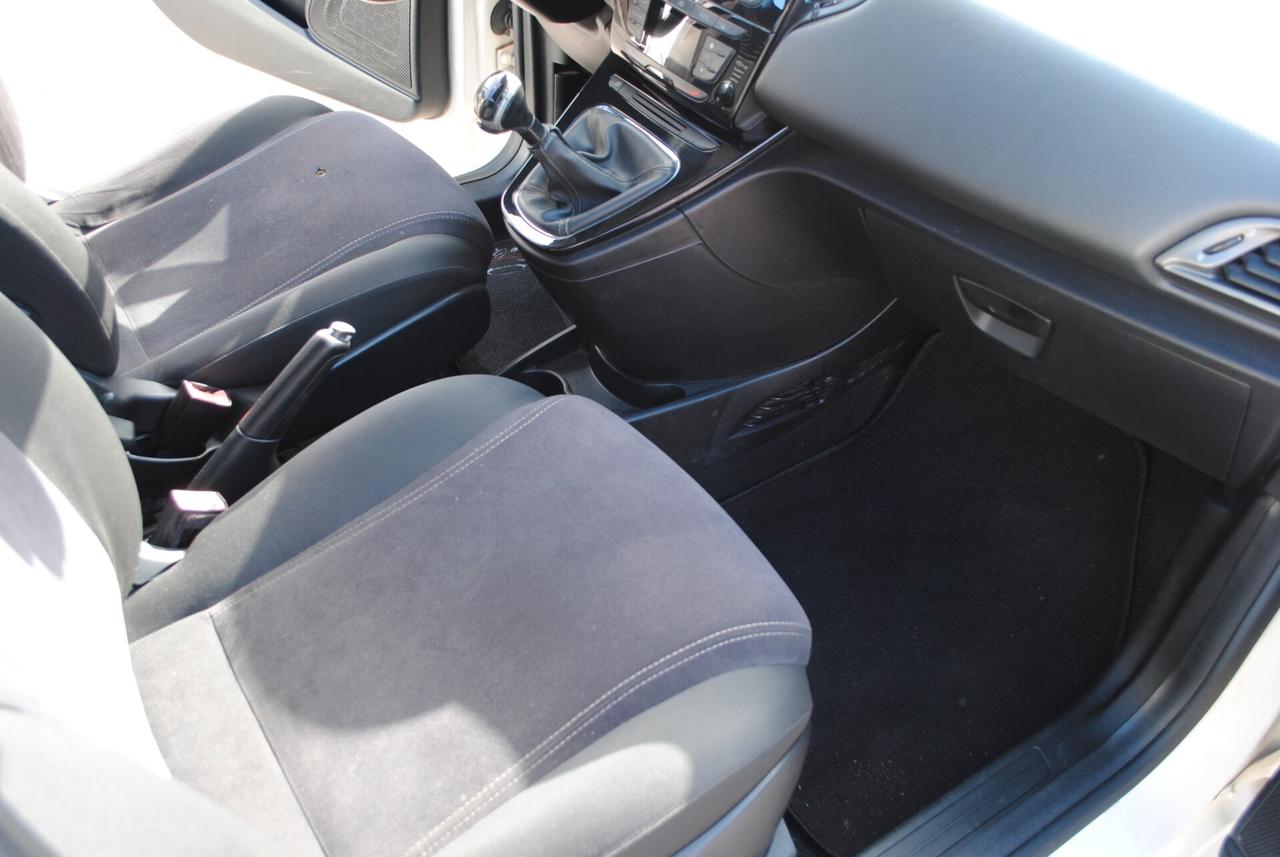 LANCIA YPSILON 1.3 MJT 95 CV OK NEOPATENTATI