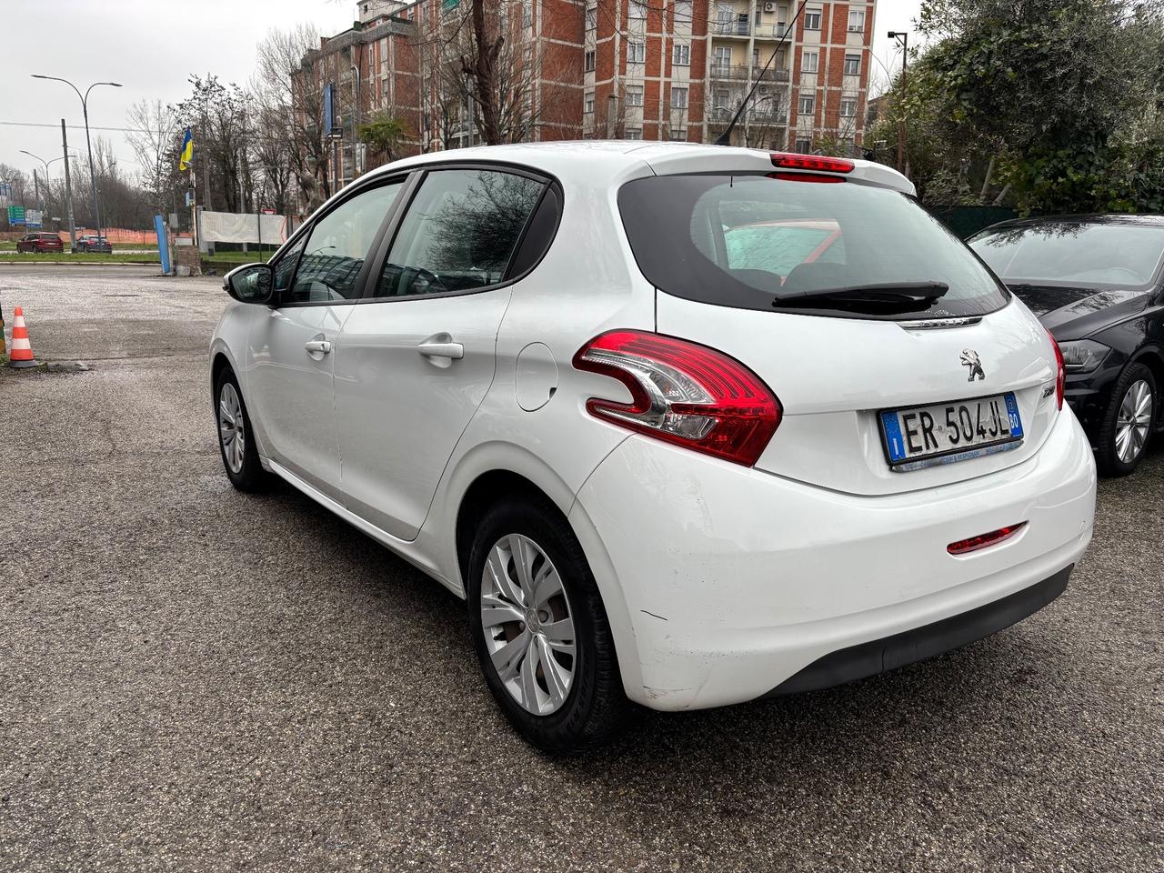 Peugeot 208 1.4 HDi 5 porte OK NEOPATENTATI