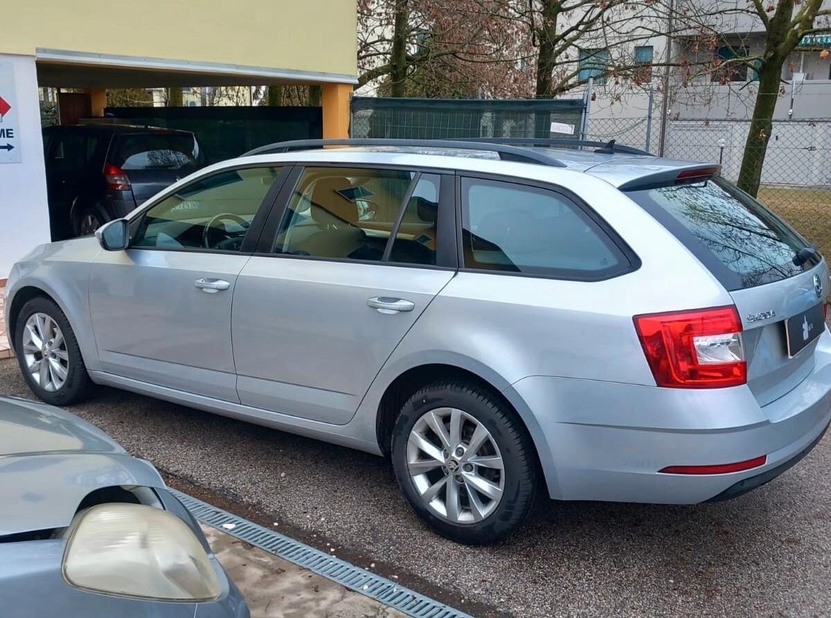 Skoda Octavia 1.6 TDI SCR 115 CV DSG Wagon Style