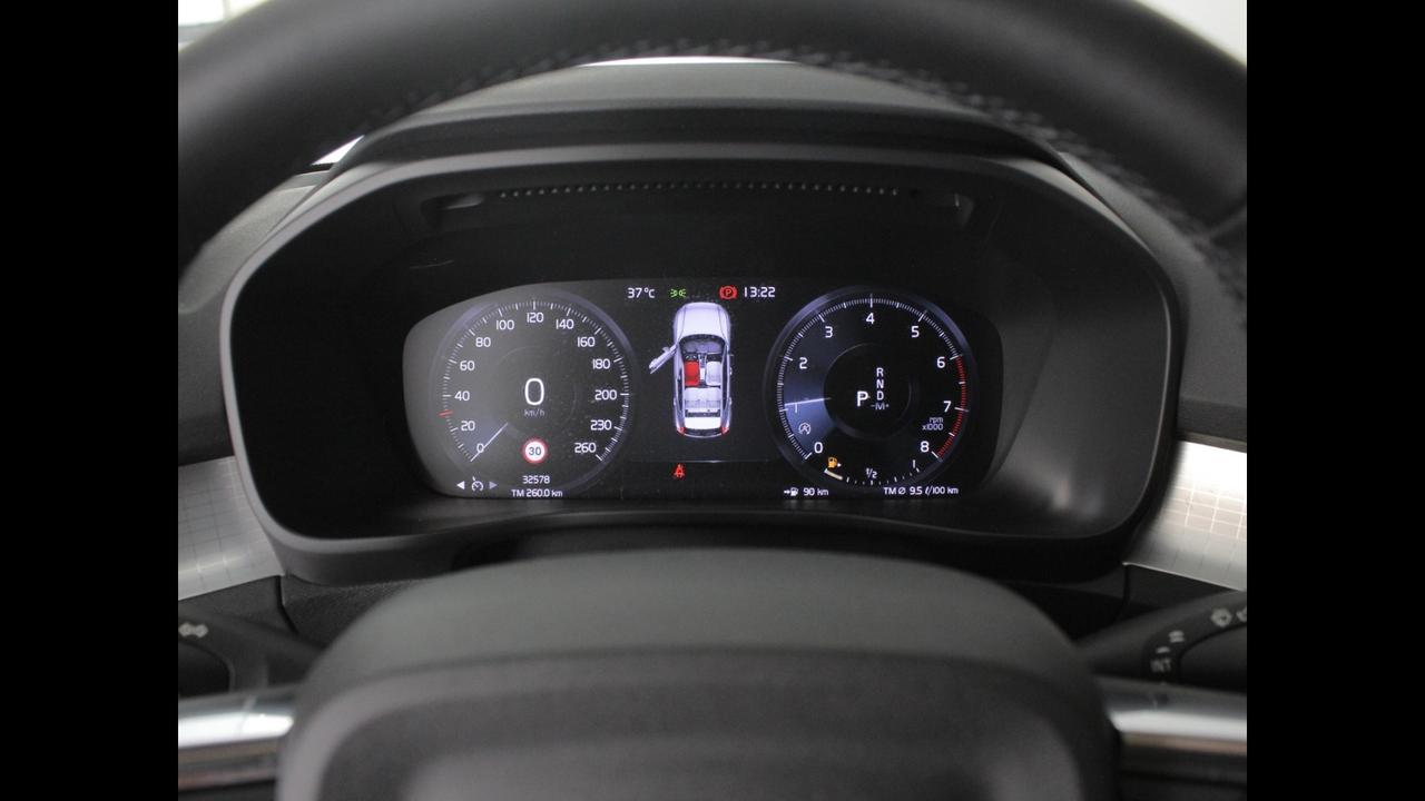 VOLVO XC40 - XC40 1.5 t3 Momentum 163cv auto my21