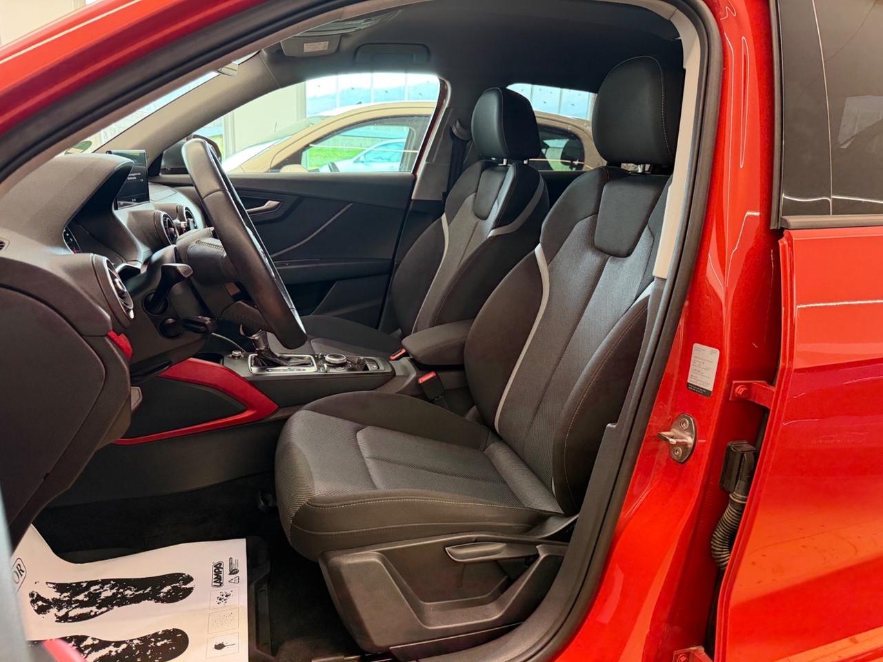 Audi Q2 30 TFSI Business Design Gancio Traino