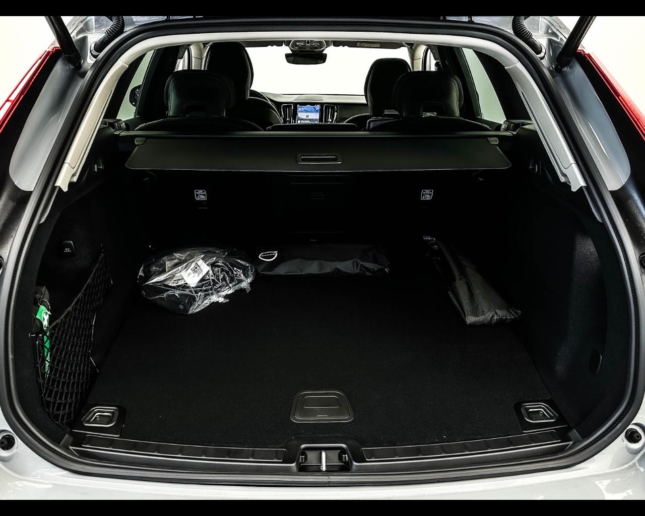 VOLVO XC60 (2017-->) - XC60 T6 Plug-in hybrid AWD automatico Plus Bright