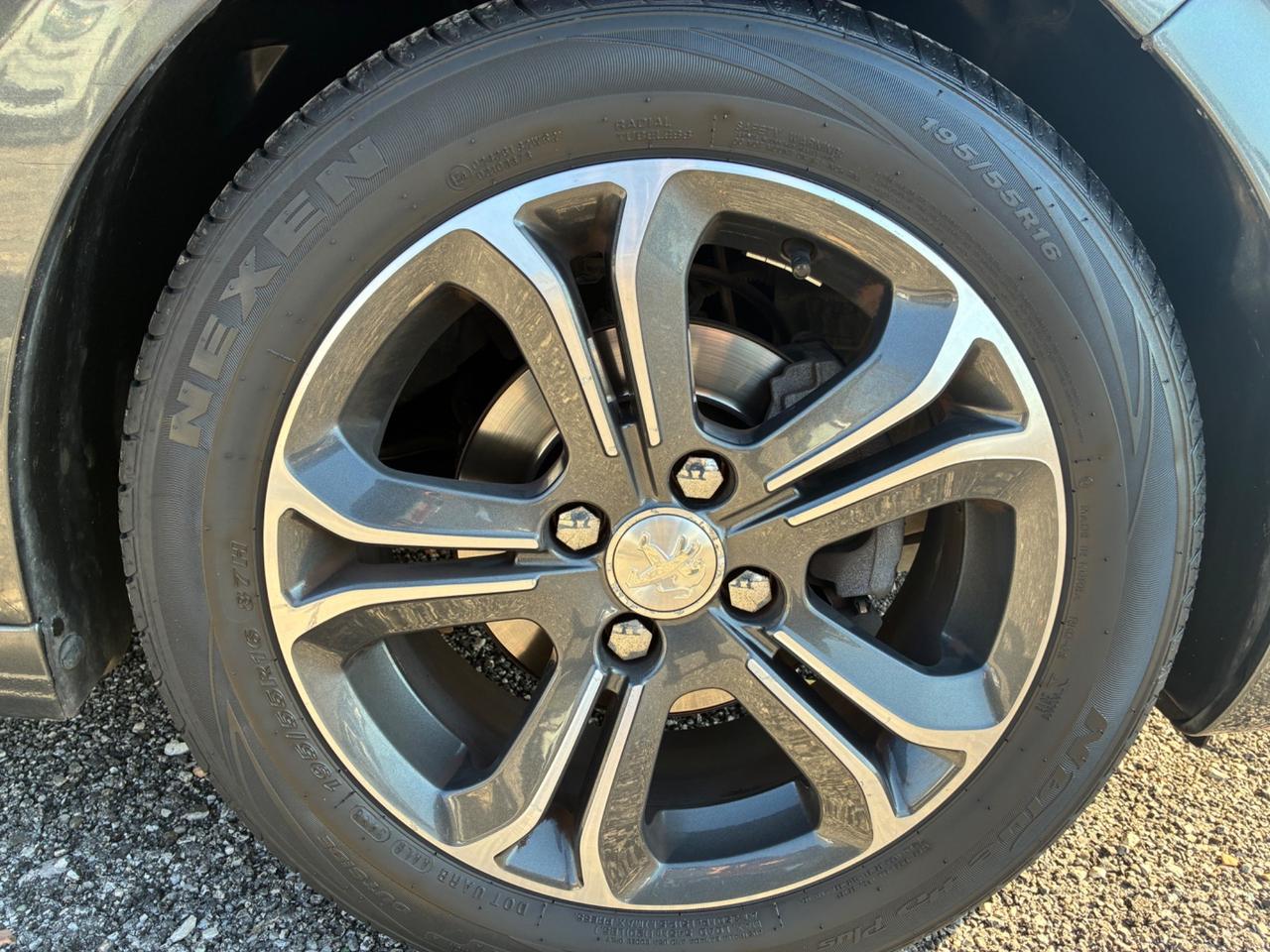 Peugeot 208 1.4 GPL 5p - 2015