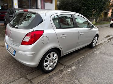 Opel Corsa 1.4 16V 5 porte Cosmo