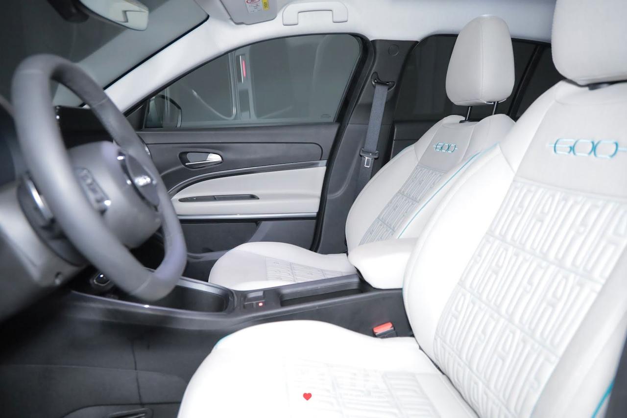 Fiat 600 1.2 Hybrid 145CV La Prima auto