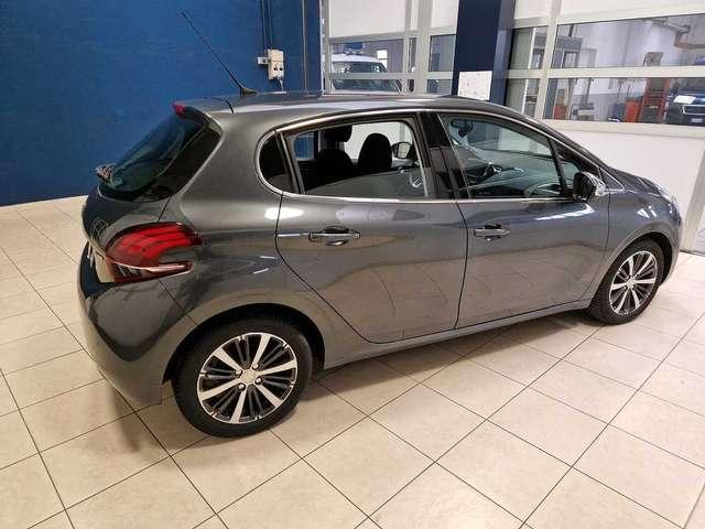 Peugeot 208 PureTech 82 5 porte Allure