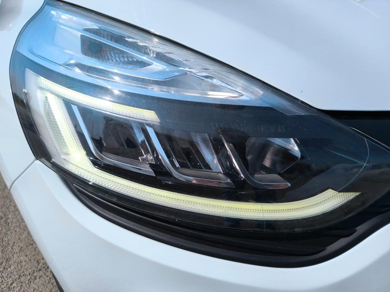 RENAULT CLIO MOSCHINO 1.5 HDI 75cv LED/NAVI/SES.POST/RETROCA