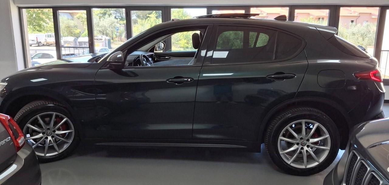 Alfa Stelvio 210 CV AT8 Q4 tetto panoramico