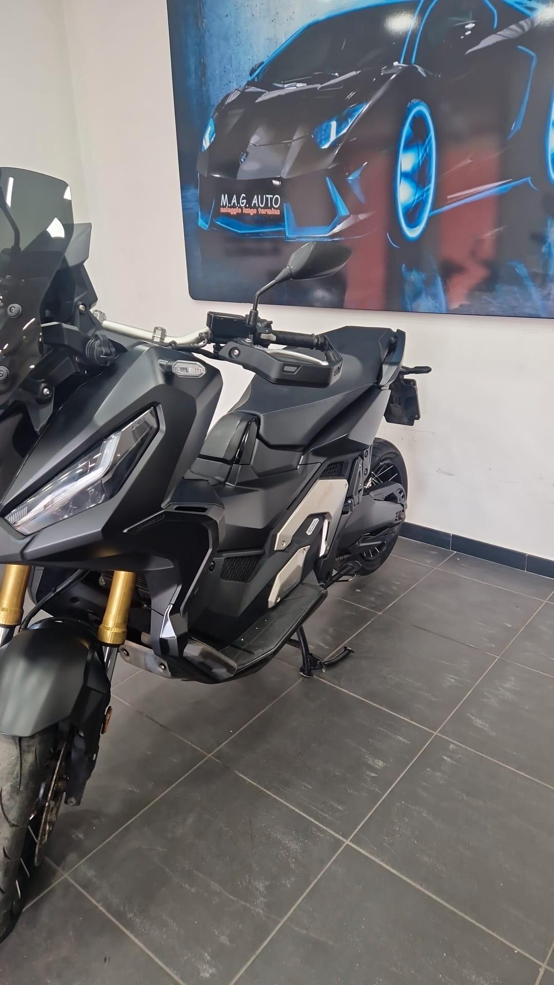Honda X-ADV 750 BASE