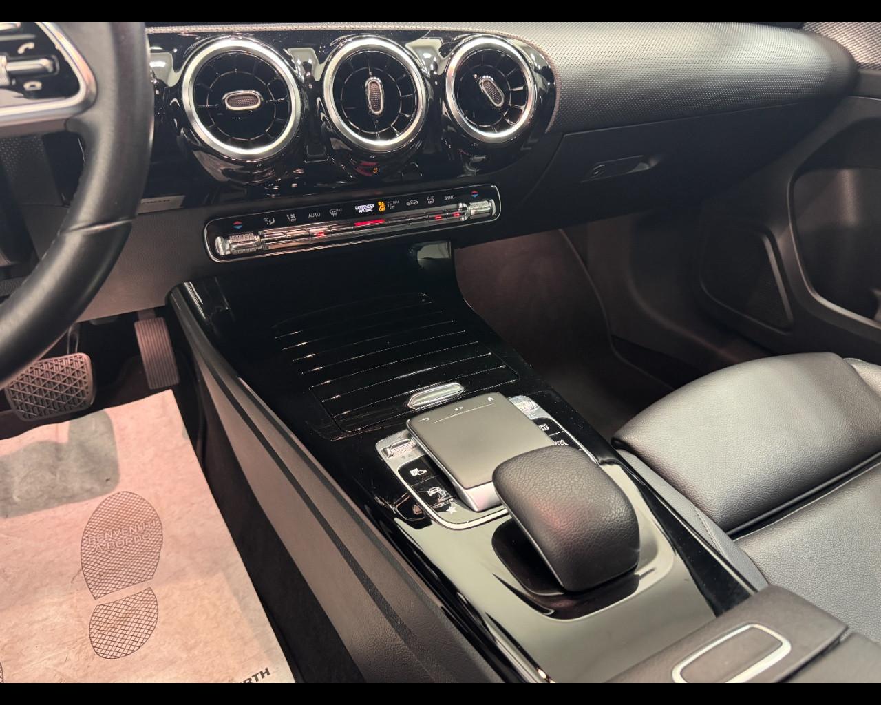 Mercedes-Benz A 180D PREMIUM AUTO