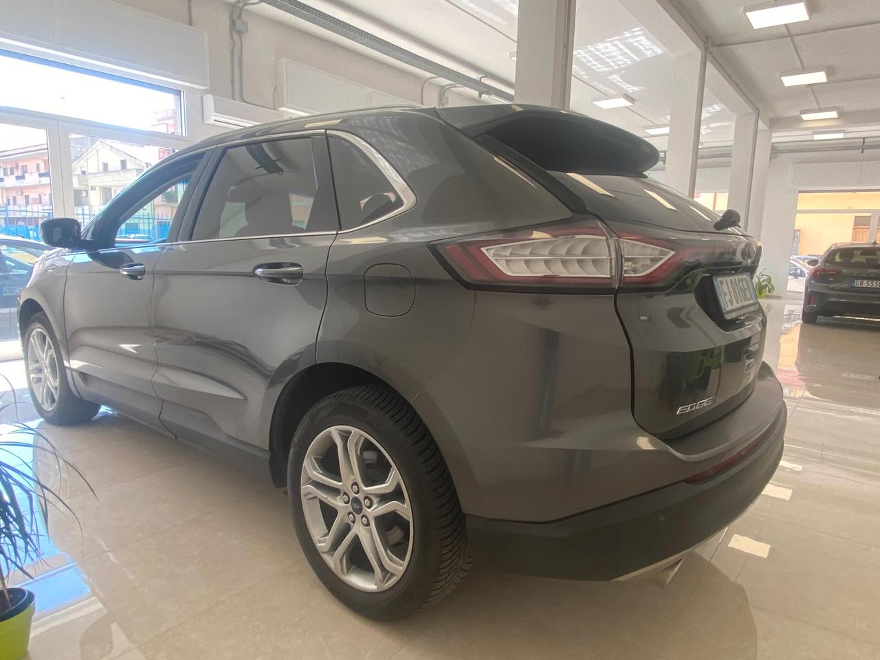 Ford Edge titanium 210 cv