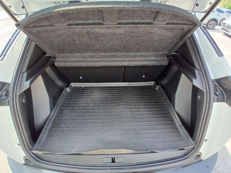 Peugeot 2008 motore elettrico 136 CV Allure