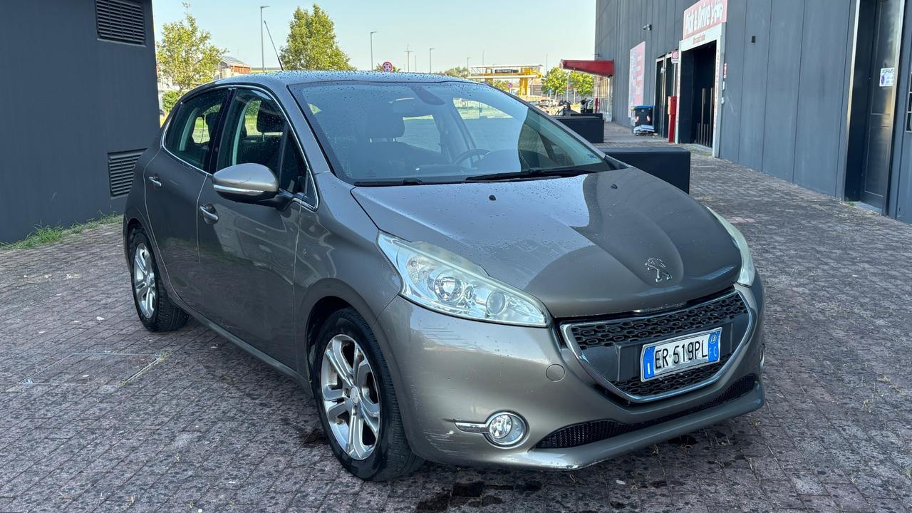 Peugeot 208 PureTech 82 3 porte Allure