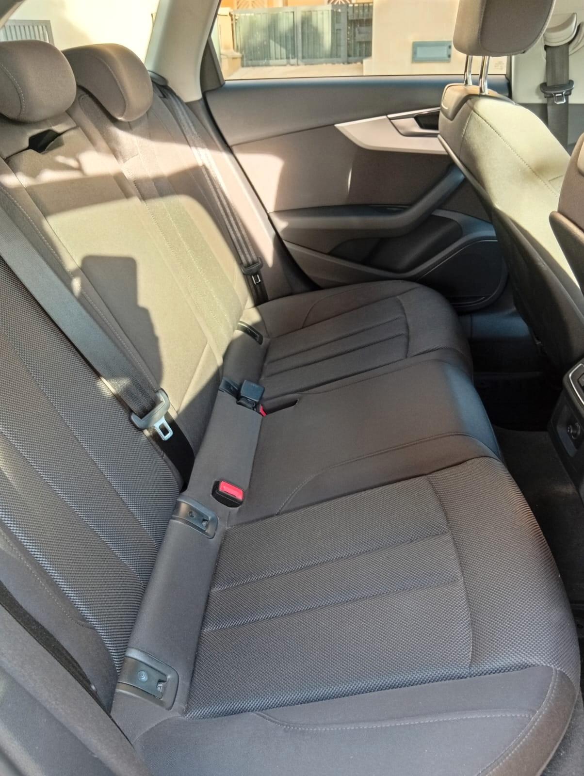 Audi A4 Avant 40 TDI quattro S tronic Business