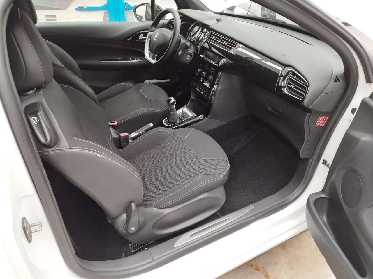 Ds DS3 DS 3 1.2 VTi 82 Just Black