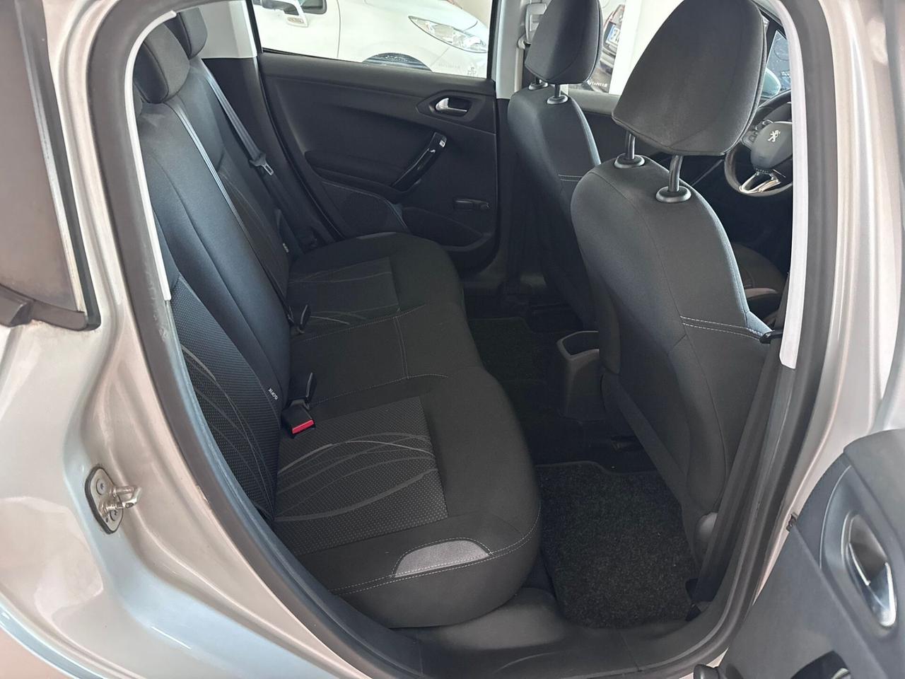 Peugeot 208 1.4 HDi 68 CV 5 porte Allure