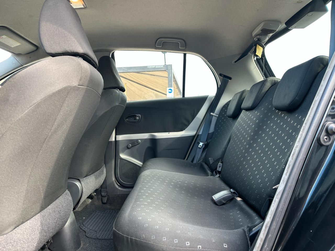 TOYOTA Yaris 1.0 5 porte Now