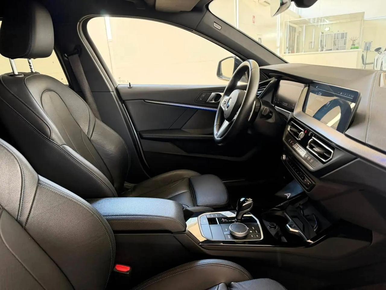 Bmw 118 118d 5p. Msport