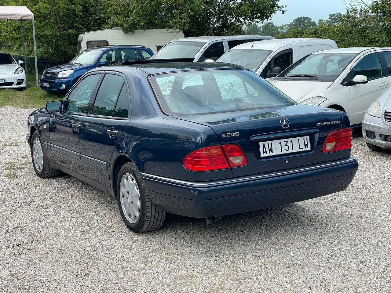 Mercedes classe E200 ASI testa rossa GPL
