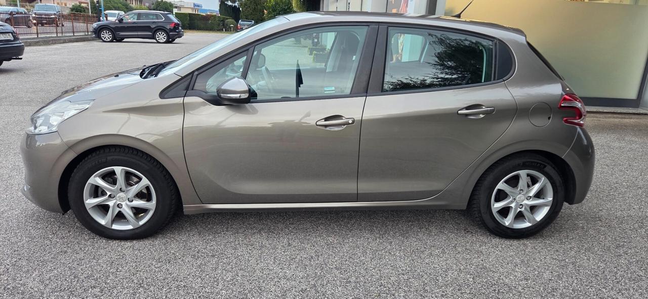 Peugeot 208 1.4 HDi 5 porte Allure