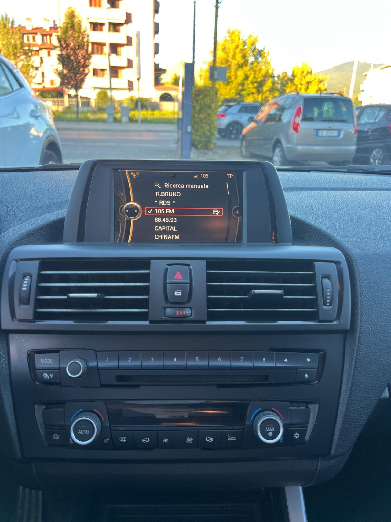 Bmw 116 116i 5p. Unique