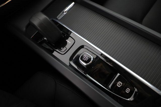 VOLVO XC60 XC60 B4 (d) Geartronic Momentum