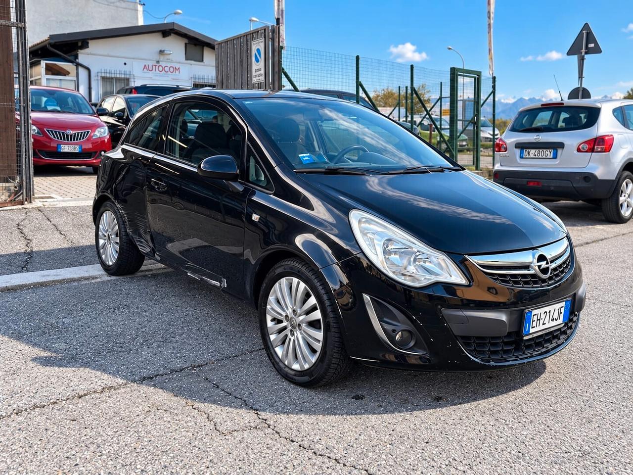 Opel Corsa 1.2 3 porte b-color