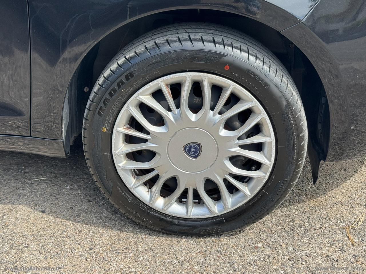 LANCIA Ypsilon 1.2 69 CV 5p. GPL Ecochic Silver