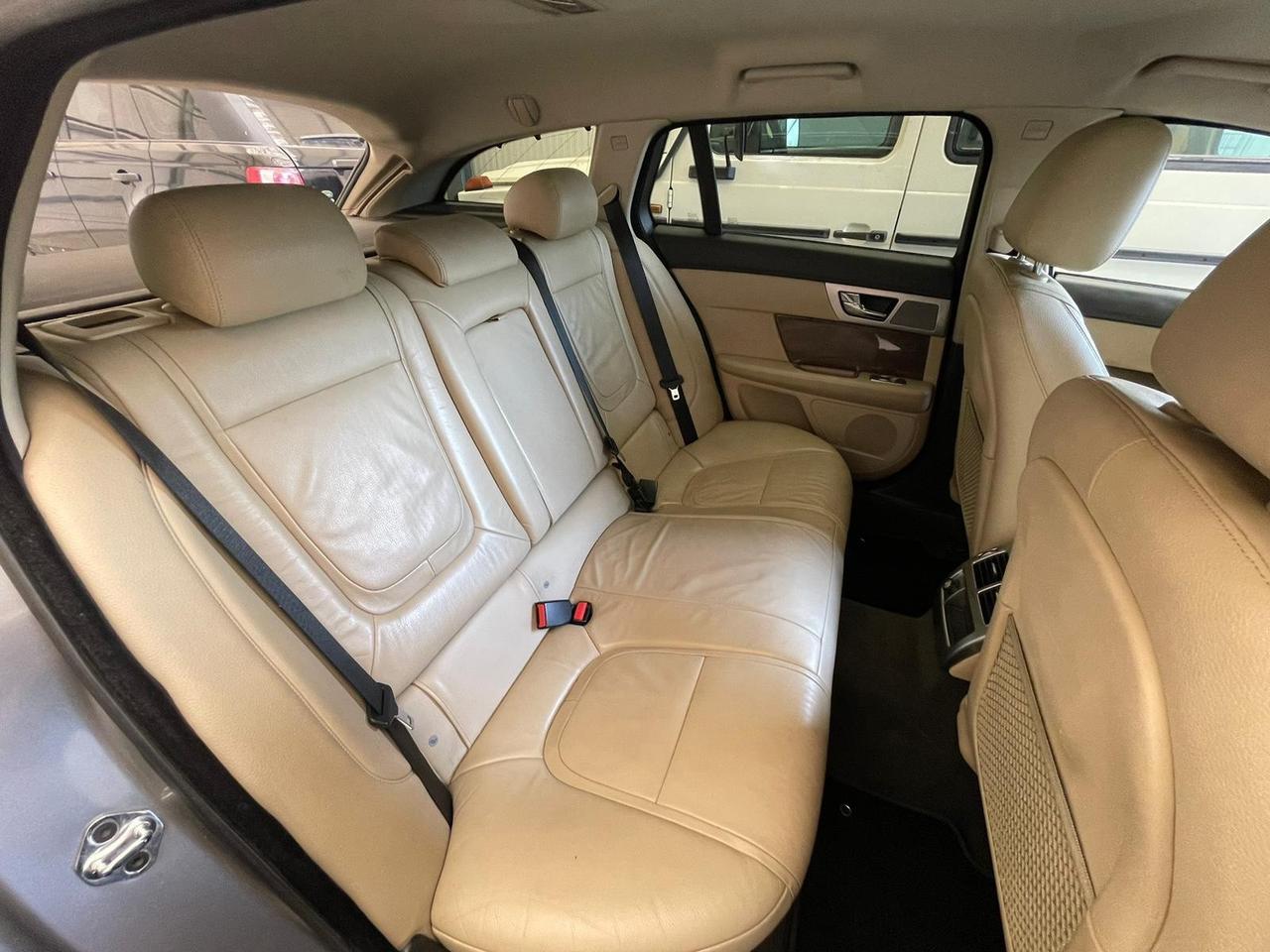 Jaguar XF 2.2 SPORTBRAKE LUXURY