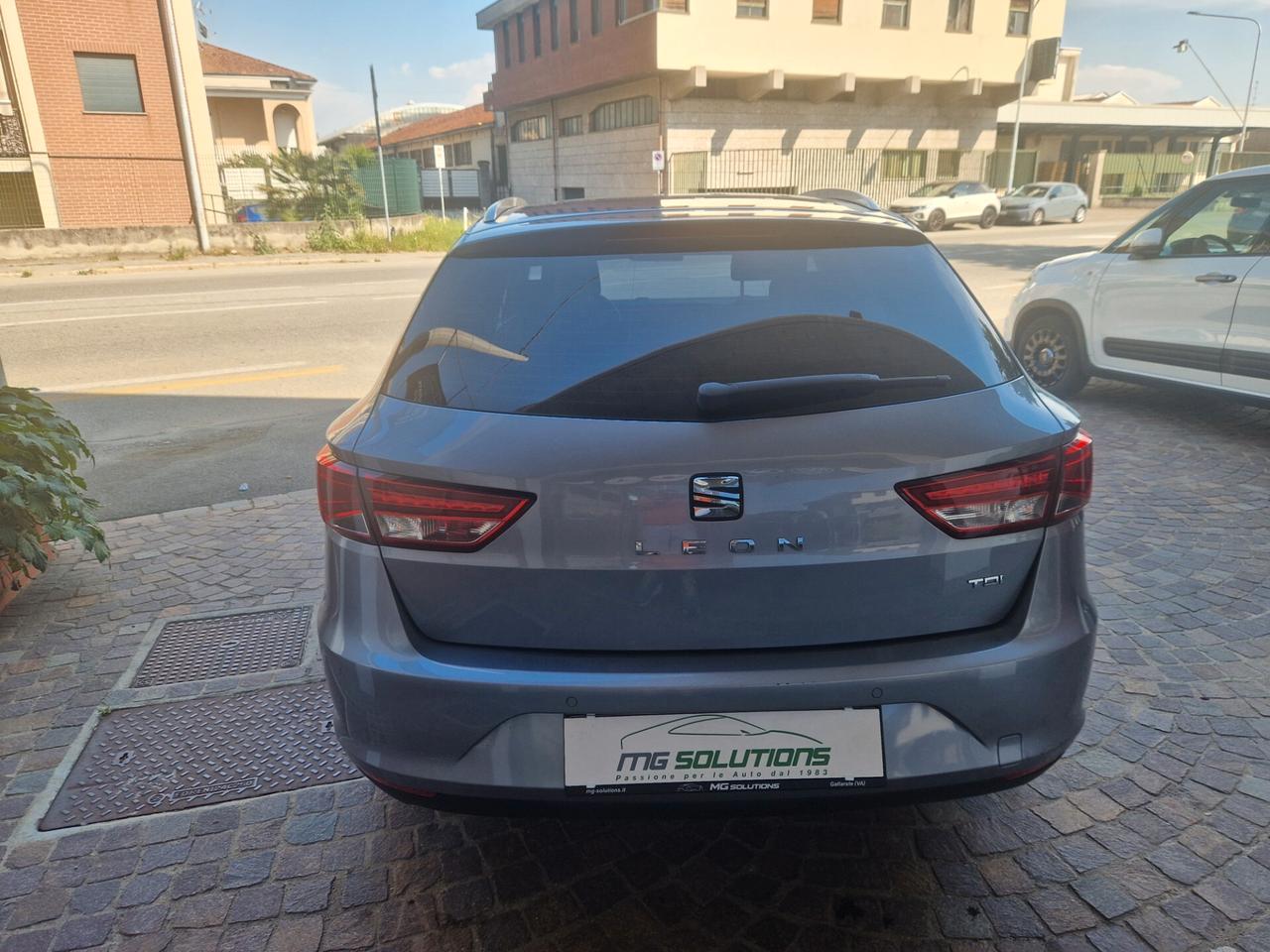 SEAT Leon ST 1.6tdi 110cv DSG Style Business / NAVI / FARI LED