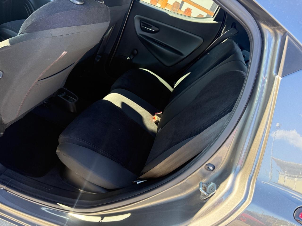 Lancia Ypsilon 1.3 MJT 95 CV 5 porte Platinum