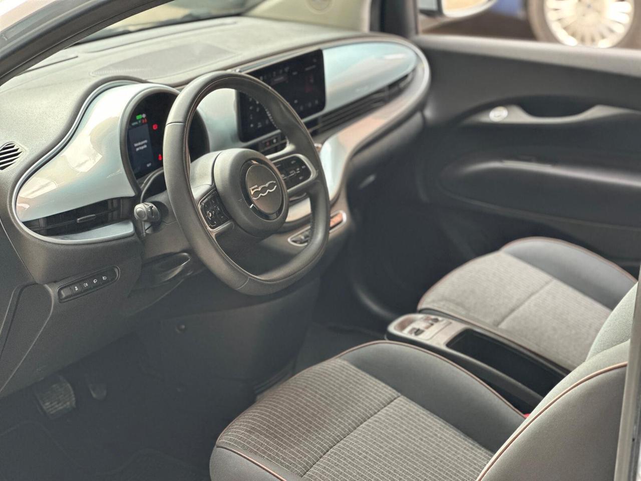 Fiat 500e Berlina 43 kWh La Prima