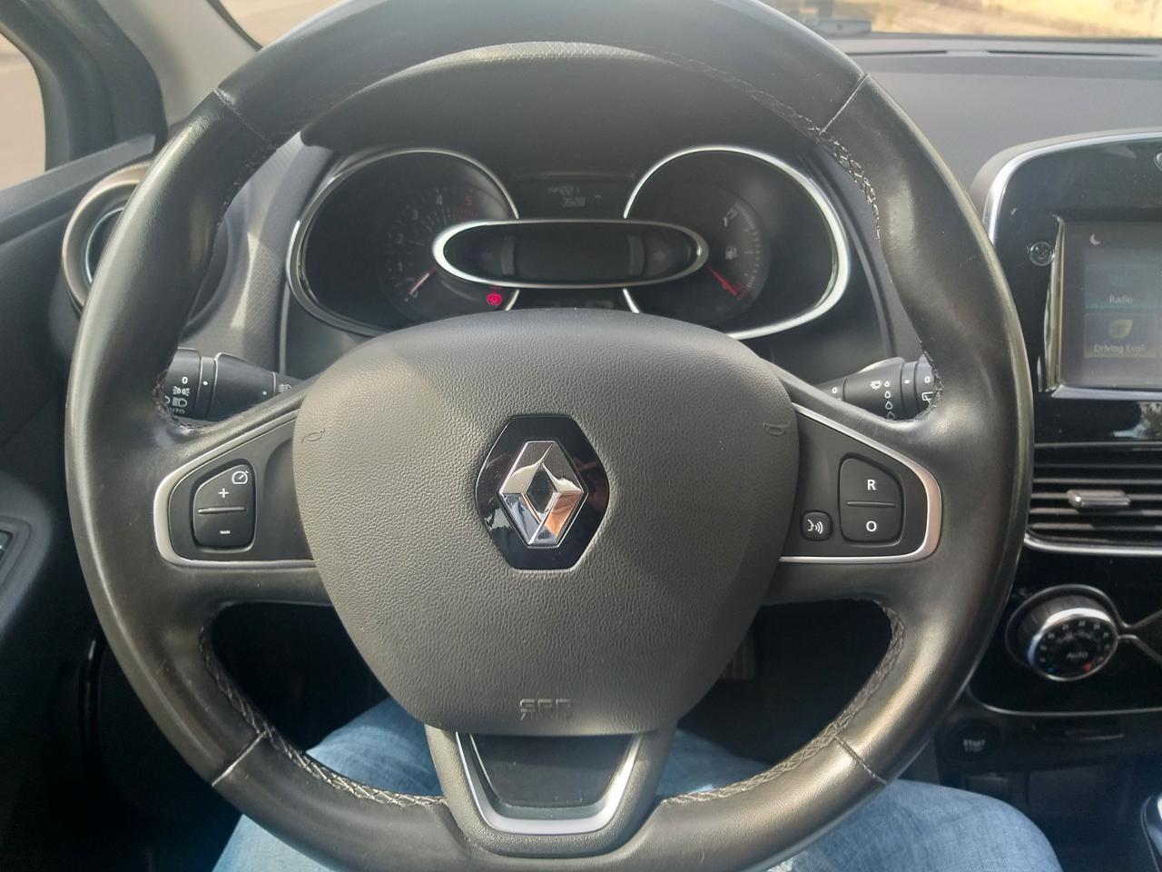 Renault Clio dCi 8V 75 CV Start&Stop 5 porte moschino Duel