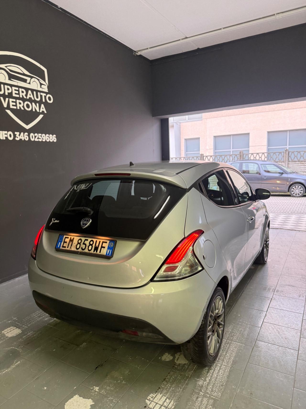 Lancia Ypsilon 1.2 69 CV 5 porte GPL Ecochic Silver