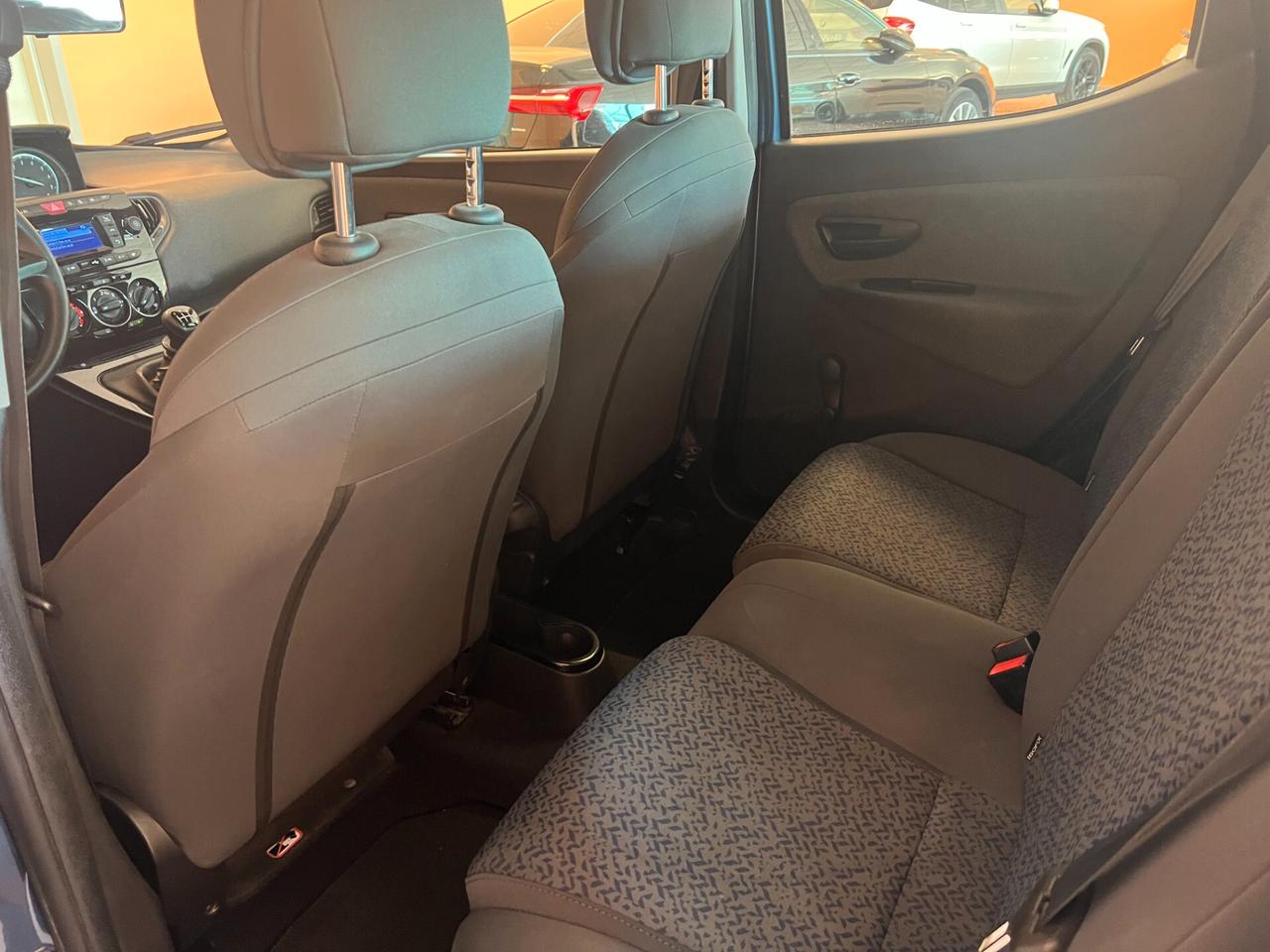 Lancia Ypsilon 1.0 FireFly 5 porte S&S Hybrid Silver