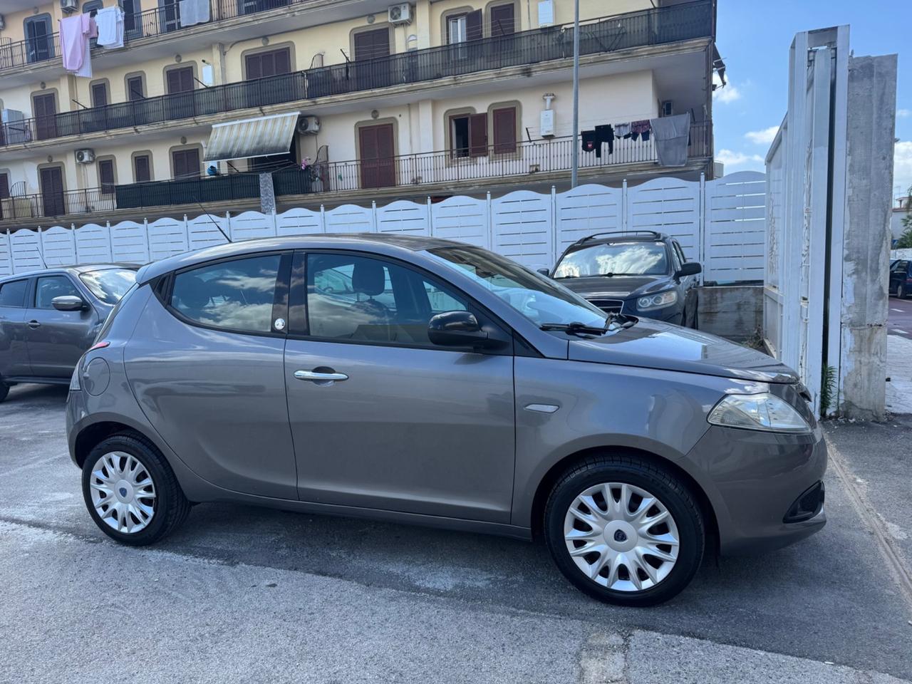 Lancia Ypsilon 1.2 GPL 69CV Ecochic 2012