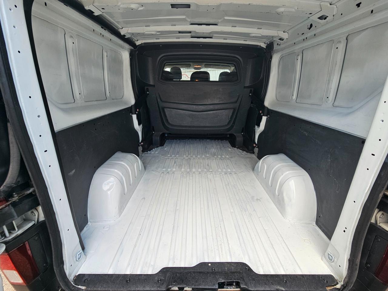 Renault Trafic 1.6 dCi 120cv 6 POSTI + FURGONE