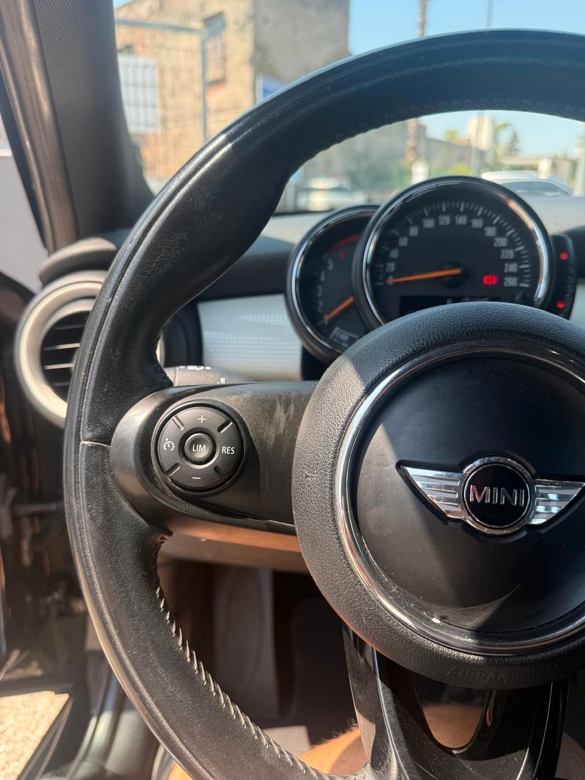Mini 1.5 Cooper D Business XL 5 porte