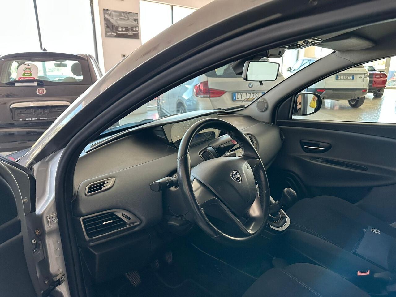 Lancia Ypsilon 1.3 MJT 16V 95 CV 5 porte S&S Platinum NEOPATENTATI