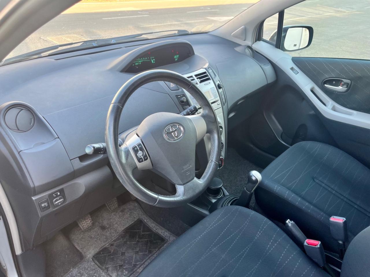 Toyota Yaris 1.3benz 2008 138.000km per neopatentati